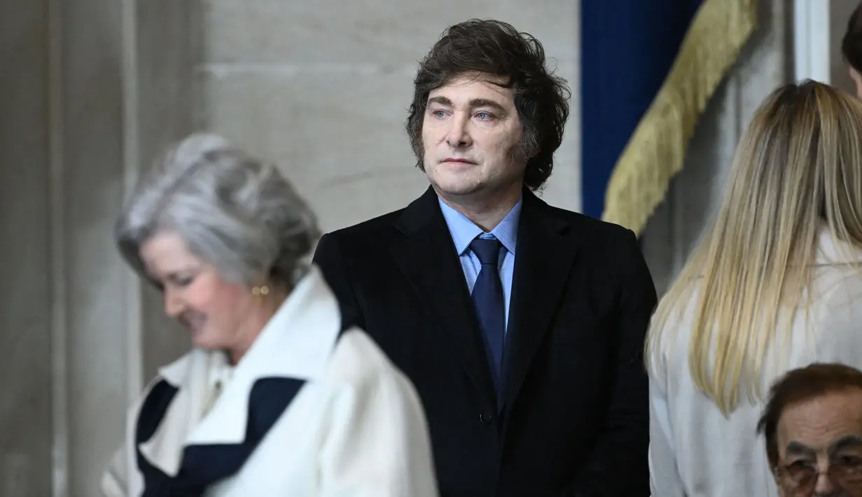 Presiden Argetina Javier Milei tiba untuk upacara pelantikan Presiden ke-47 Amerika Serikat, Donald Trump, di Rotunda Capitol AS, Washington DC, pada 20 Januari 2025. (SAUL LOEB/POOL/AFP)