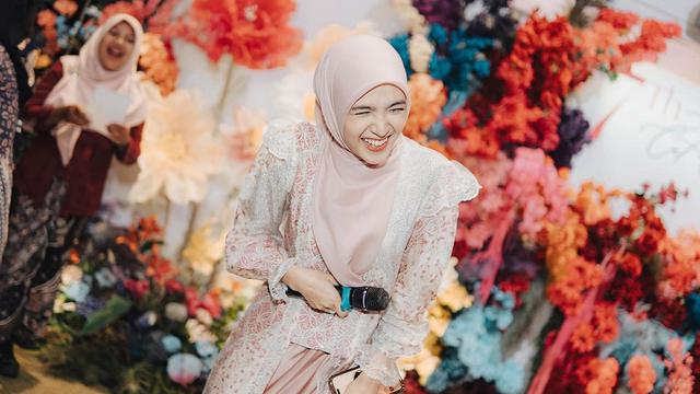 6 Potret Cut Syifa Rayakan Anniversary Fans, Dikira Netizen Gelar Lamaran