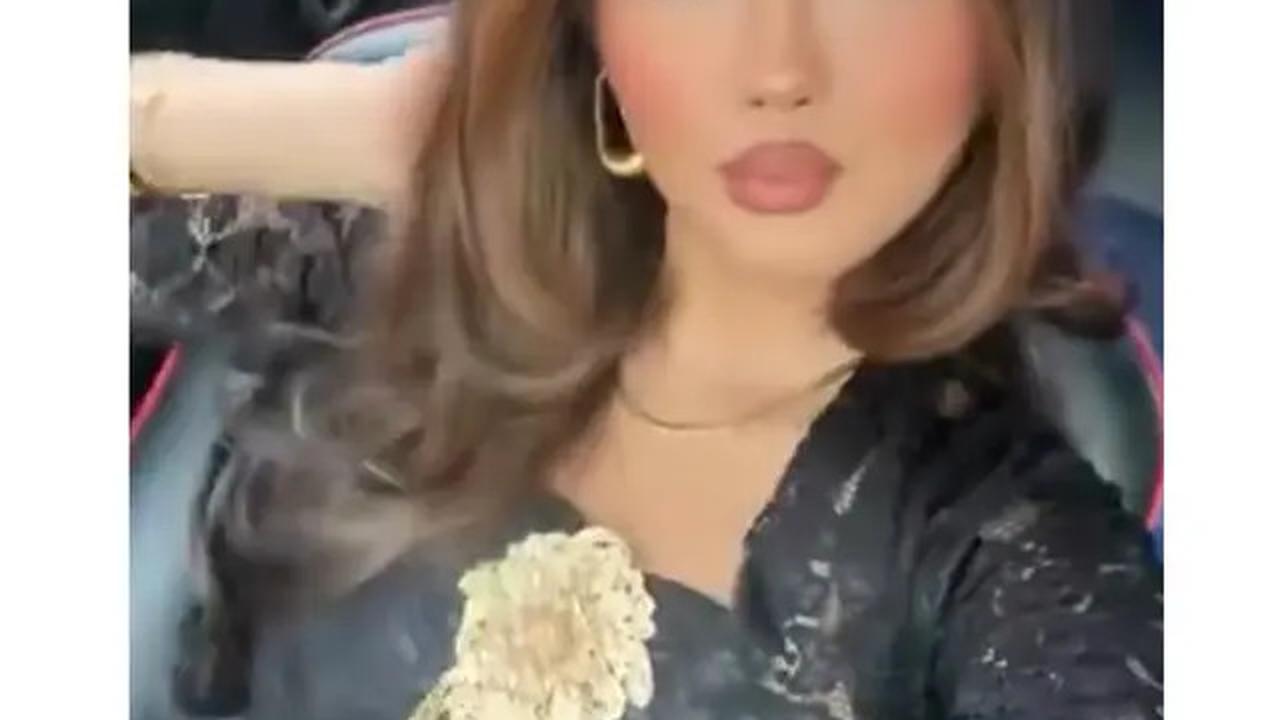 6 Potret Queennara Anak Liza Natalia Wisuda D3, Anggun Pakai Kebaya Brokat Hitam