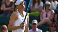 Maria Sharapova tersisih di putaran pertama Wimbledon 2019. Dia mundur melawan Pauline Parmentier karena cedera. (AFP/Ben Stansall)