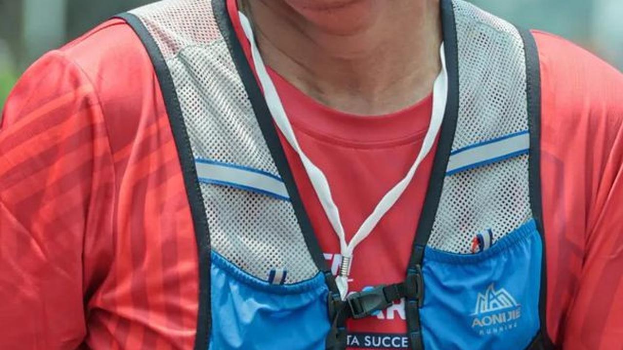 Detik-Detik Penyandang Autisme Tuntaskan Lari Maraton 42 KM, Jadi Pelari Autisme Pertama & Berhasil