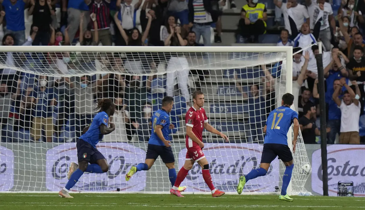 Pemain 21 tahun tersebut mampu menjadi keran gol ketika laga baru berjalan 11 menit. Gol keduanya tercipta pada menit ke-29 setelah sukses mengkonversi umpan apik yang diberikan Federico Bernardeschi. (Foto: AP/Luca Bruno)