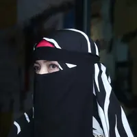 Waktu berjalan, janji tinggal janji. Tiga bulan lewat, Ustad Aswan tak kunjung meresmikan pernikahan siri dengan RP. Di saat bersamaan, RP pun hamil. Sampai sini, masalah makin ruwet.   (Nurwahyunan/Bintang.com)