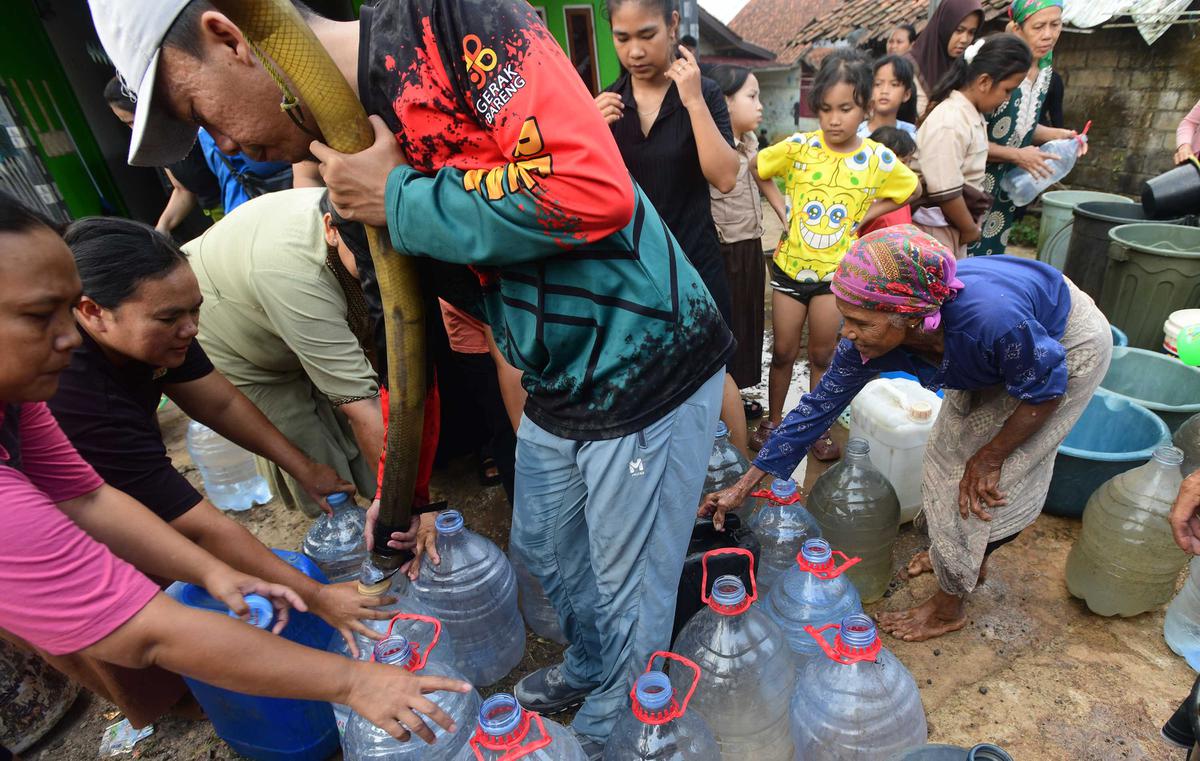 Kekeringan Meluas Ribuan Warga Bogor Kesulitan Air Bersih