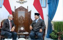 VIDEO: Sapa Hangat Pendiri Microsoft Bill Gates Saat Disambut Presiden Prabowo di Istana