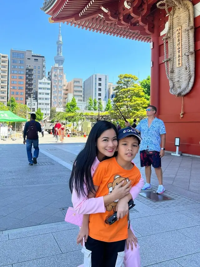 Titi Kamal liburan di Jepang (Foto: Instagram titi_kamall)