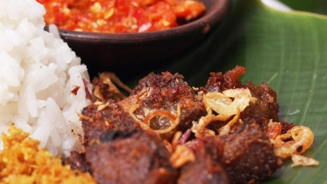 Menikmati Sego Empal Bu Warno, Kuliner Legendaris Sejak 1970-an yang Tetap Populer Berkat Adanya Sentuhan Digital