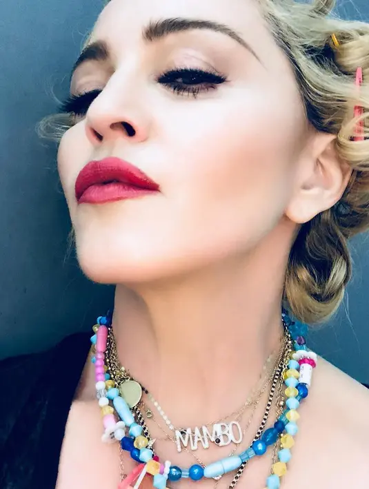Madonna pernah membuat kesal tetangga karena melakukan gladi resik di apartemennya. Akhirnya ia pun memindahkan gladi resiknya ke studio. (instagram/madonna)