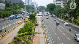 Suasana proyek pembangunan jalur MRT Jakarta fase II di kawasan Thamrin, Jakarta, Rabu (6/1/2021). Jalur MRT fase II tahap kedua (CP202) yaitu dari Harmoni-Mangga Besar juga diperkirakan akan mundur hingga Agustus 2027. (Liputan6.com/Faizal Fanani)