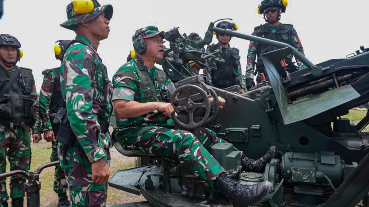FOTO: Momen Kasad Jenderal Maruli Jatuhkan Drone Musuh dengan Mistral Atlas