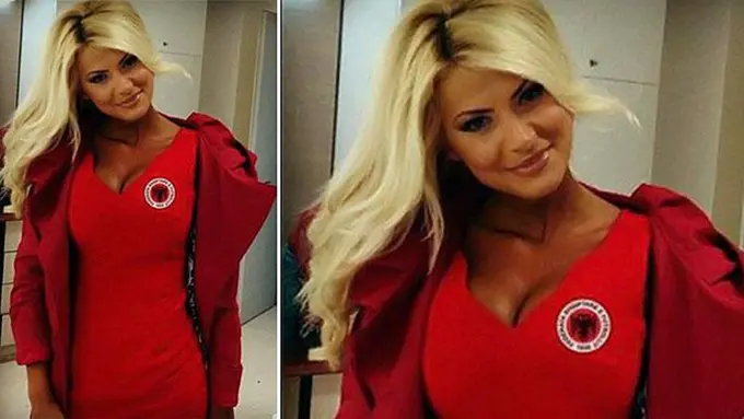 Aw! Fisioterapis Ini Bikin Pesepak Bola Gagal Fokus