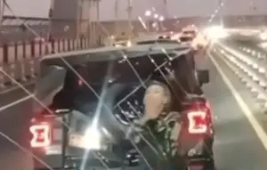 Maung TNI Ringsek Ditabrak Bus di Jembatan Suramadu