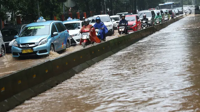 Lapangan Banteng Terendam Banjir