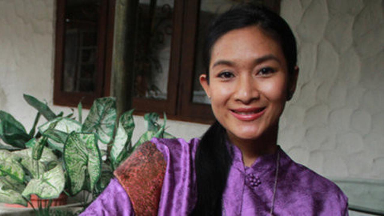 Happy Salma luncurkan biografi seniman Bali, Desak Nyoman Suarti