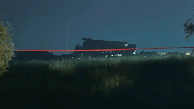 Puing-puing terlihat di lokasi jatuhnya pesawat kargo militer Turki di wilayah munisipalitas Sighnaghi, Georgia, dekat perbatasan dengan Azerbaijan, Rabu (12/11/2025).
