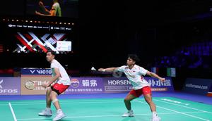 Ganda putra Indonesia Sabar Karyaman Gutama/Moh Reza Pahlevi Isfahani memenangkan laga partai kedua Grup D Piala Thomas 2026. Sabar/Reza menumbangkan pasangan Thailand Chaloempoen Charoenkitamorn/Worrapol Thongsa-nga 21-17 dan 21-18 di Forum Horsens, Denmark, Minggu (26/4). (foto: PBSI)