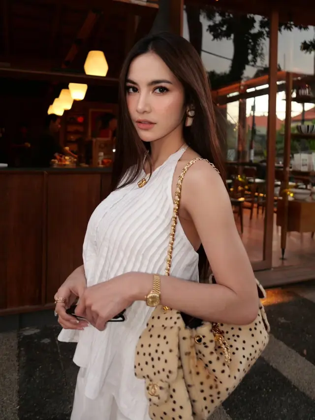 Pulang Kampung ke Bali, Intip 6  Potret Gaya Mahalini Raharja dari Edgy Chic hingga Elegan Minimalis