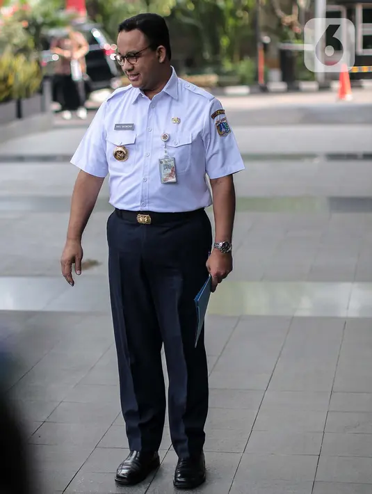 Gubernur DKI Jakarta Anies Baswedan saat tiba di Gedung KPK, Jakarta, Rabu (7/9/2022). Anies Baswedan dipanggil untuk menjalani pemeriksaan terkait laporan dugaan korupsi pada penyelenggaraan Formula E Jakarta. (Liputan6.com/Faizal Fanani)