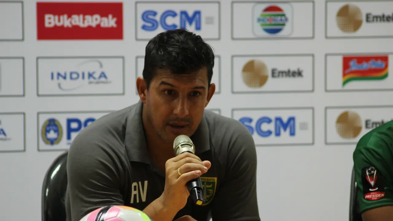 Pelatih Persebaya Alfredo Vera
