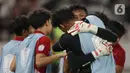 Penjaga gawang Timnas Indonesia, Muhammad Ardiansyah saat merayakan kemenangan atas Thailand di babak Semifinal Piala AFF U-23 2025 di Stadion Utama Gelora Bung Karno (SUGBK) Jakarta, Jumat (25/7/2025). (Liputan6.com/Helmi Fithriansyah)