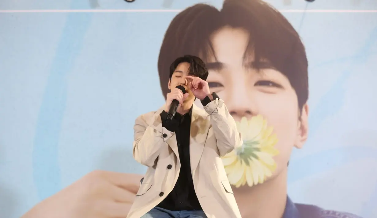 Di acara tersebut, Kim Mingue juga mengatakan bahwa dirinya ingin pergi ke Bali jika sudah tidak banyak pekerjaan.[FIMELA.COM/Adrian Utama Putra]