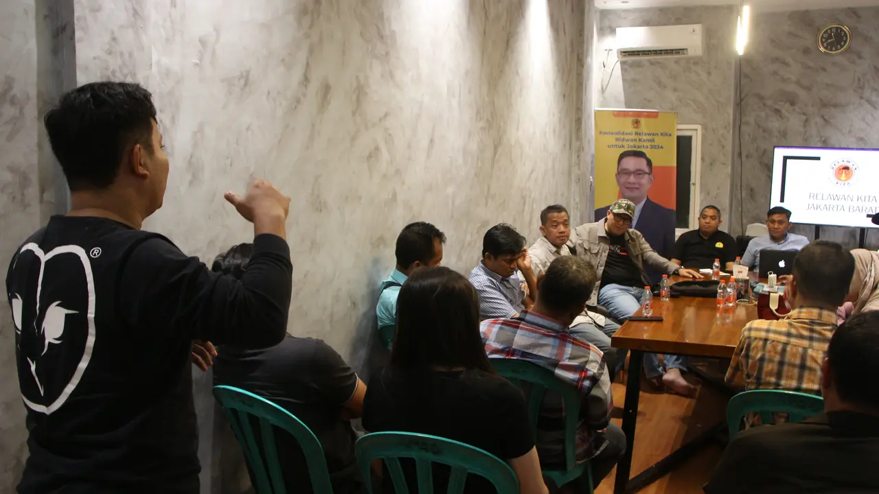 Relawan Kita (RK) yang merupakan relawan pendukung Ridwan Kamil untuk maju di Pilkada Jakarta 2024 menggelar dialog dihadiri perwakilan Komunitas Tantangan Hidup Sehat, Komunitas Rumah Belajar Ceria, dan Komunitas Rumah Seni Betawi.