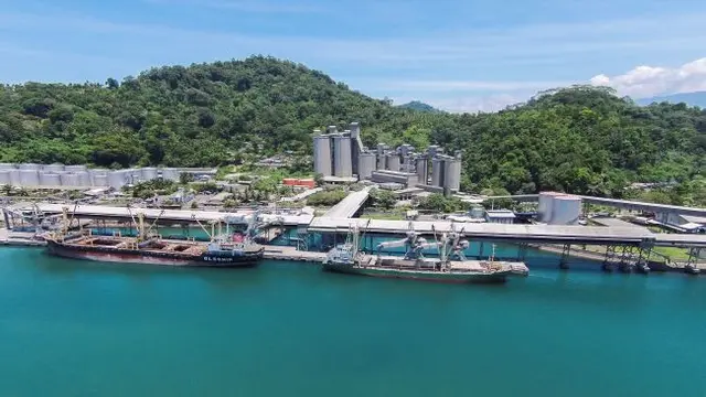 Fasilitas Pelabuhan Teluk Bayur SIG di Sumatra Barat (Foto: Semen Indonesia/SMGR)