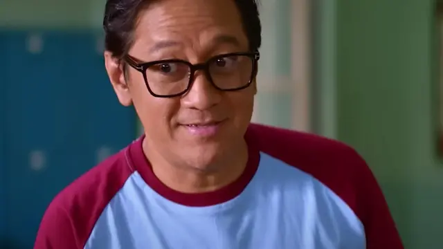 Andre Taulany sebagai Pak Camat dalam film Pasutri Gaje. (Foto: Dok. YouTube Falcon)
