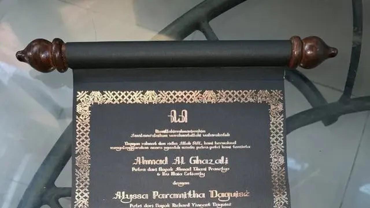 Potret Undangan Pernikahan Al Ghazali dan Alyssa Daguise, Bak Gulungan Surat Kerajaan