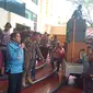 Sejumlah sopir truk di Gorontalo menggelar aksi unjuk rasa di Kantor Gubernur Gorontalo (Arfandi Ibrahim/Liputan6.com)