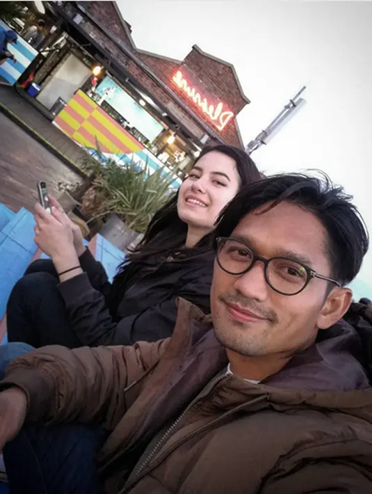 Banyak kabar bermunculan terkait gugatan cerai yang dilayangkan Ibnu Jamil. Cekcek terus menerus dan hadirnya orang ketiga juga sempat terdengar. (Instagram/ibnujamilo)