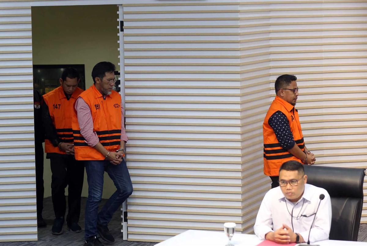 FOTO: KPK Tahan Tiga Tersangka Baru Kasus Korupsi Pembangunan RSUD Kolaka Timur