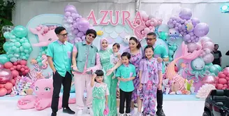 Potret artis di pesta ultah ke-1 Azura anak Atta Halilintar dan Aurel Hermansyah. (sumber: Instagram/ashanty_ash)