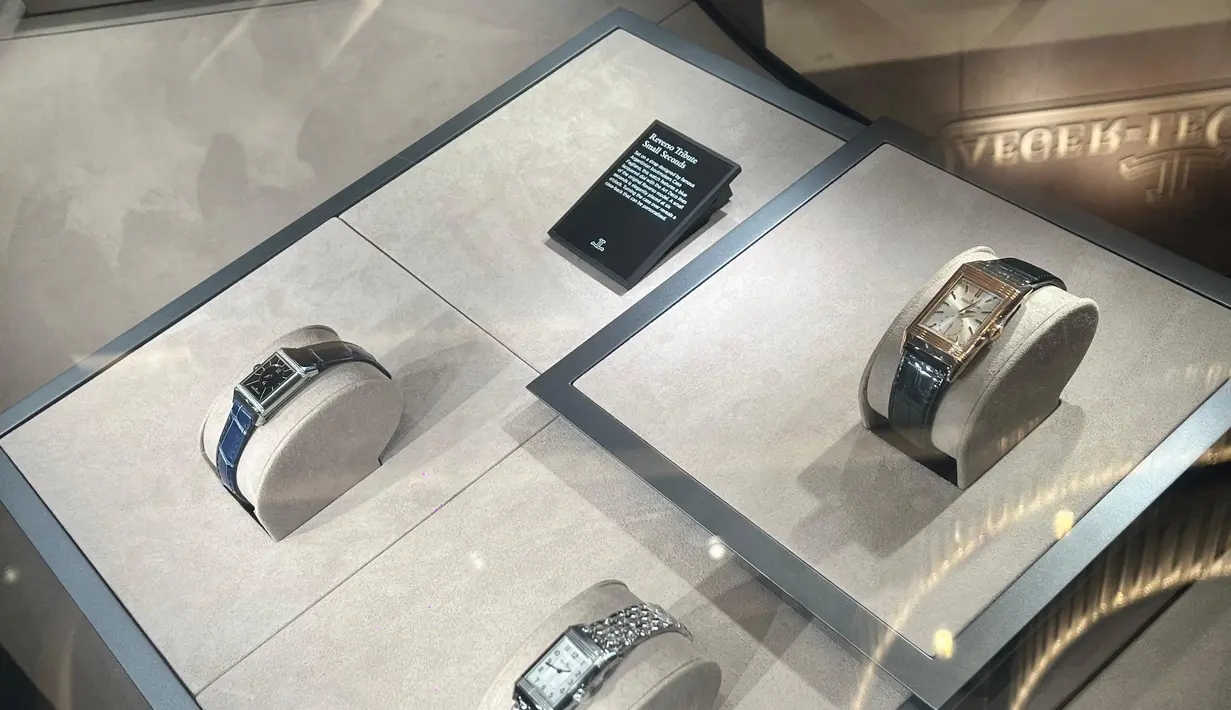 Semua detail yang ada mengeksplorasi bagaimana Reverso mewujudkan produk yang tak lekang waktu. Perjalanan panjang dan pencarian inventif Jaeger-LeCoultre untuk kemajuan teknis dari ide canggih yang dapat dibalik hingga desain cerdik oleh Rene-Alfred Chauvot yang dipatenkan pada tahun 1931. [ Foto: Fimela.com]