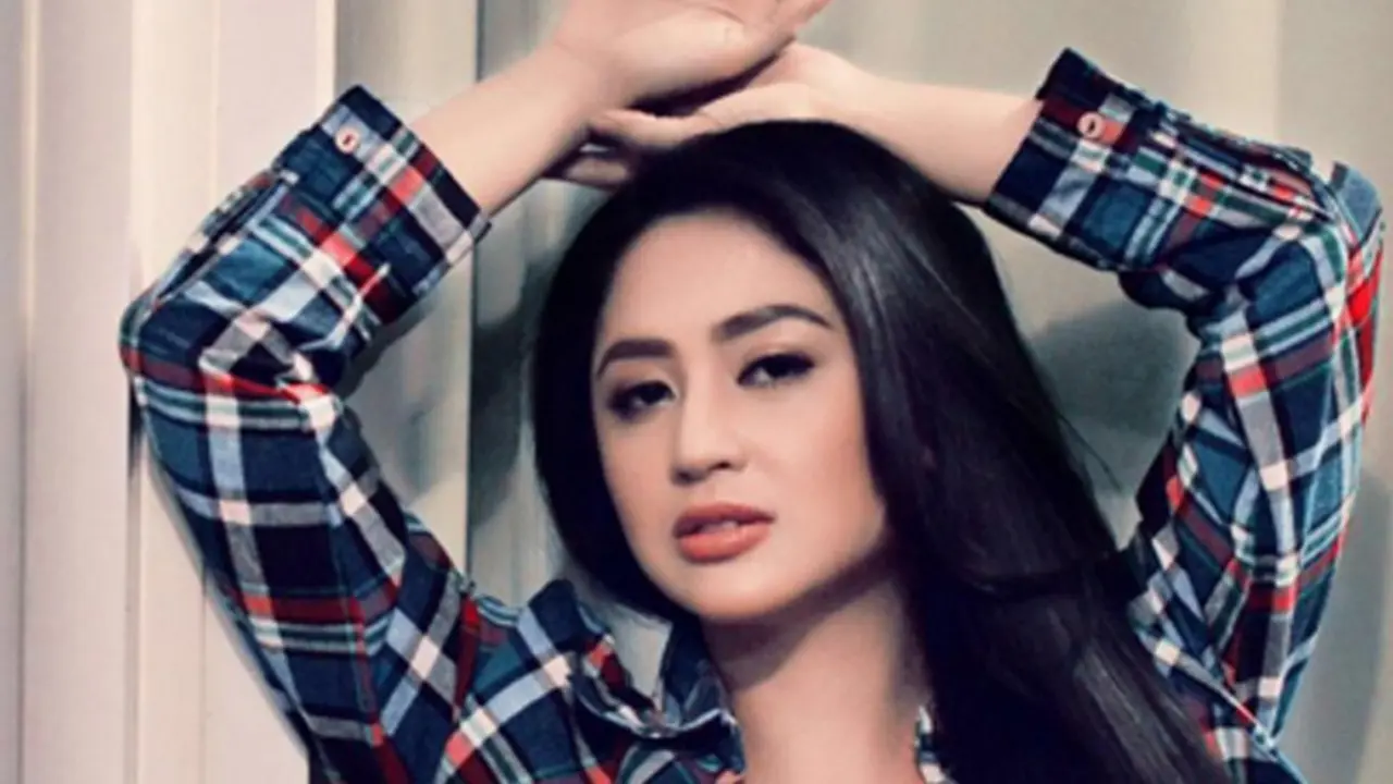 [Bintang] Dewi Persik