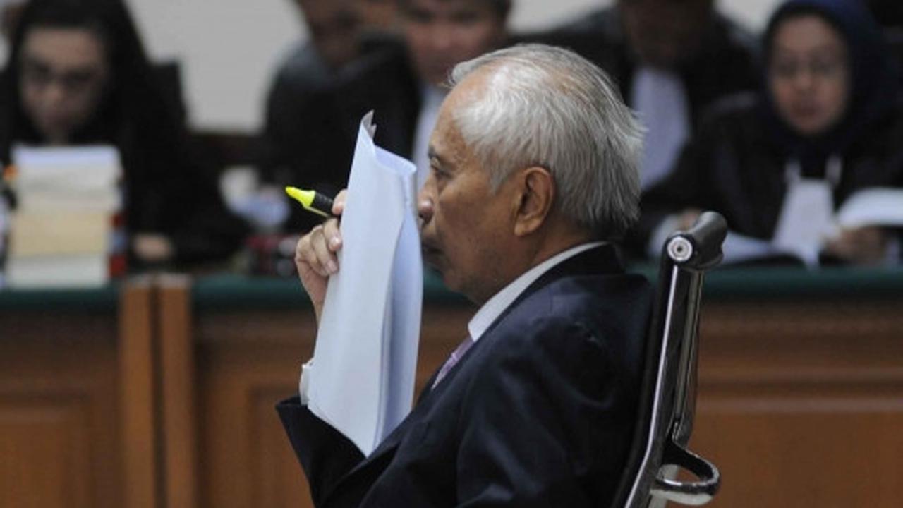 Sidang perdana, OC Kaligis dengar dakwaan JPU