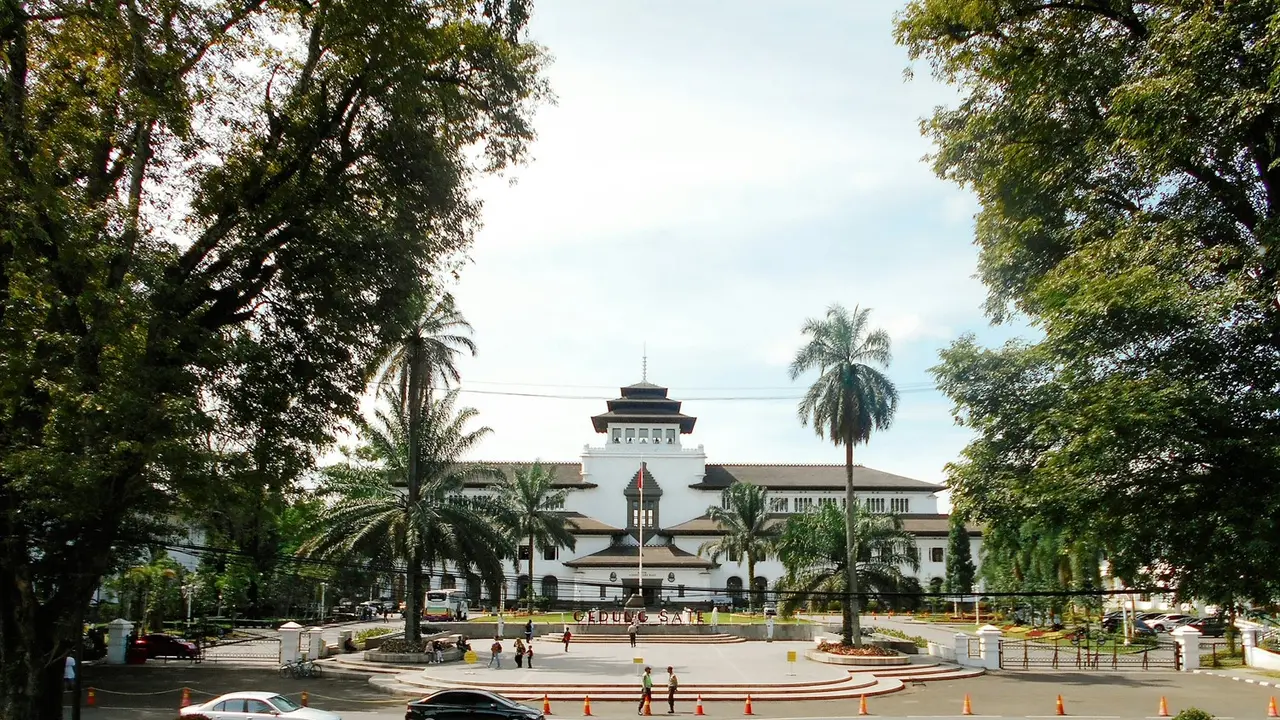 Bandung selalu jadi incaran wisatawan saat long weekend tiba.