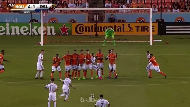 Berita video sebuah tendangan bebas fantastis dilakukan Joao Plata dari jarak 30 meter di MLS. This video presented by Ballball.
