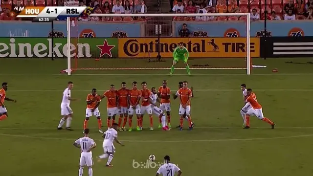 VIDEO: Tendangan Bebas Fantastis Joao Plata dari Jarak 30 Meter di MLS