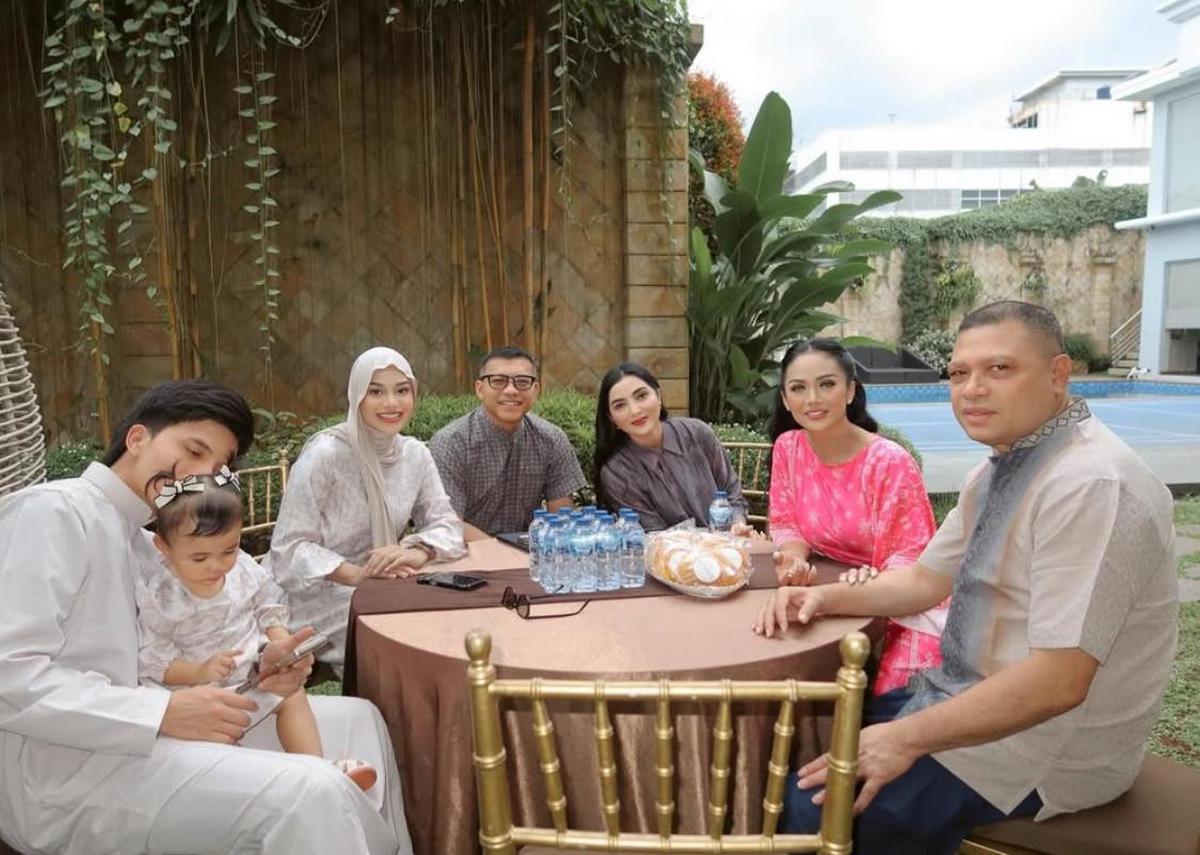 Aurel Hermansyah Rayakan Buka Puasa Bersama Krisdayanti dan Ashanty, Ini Momen Keakrabannya!