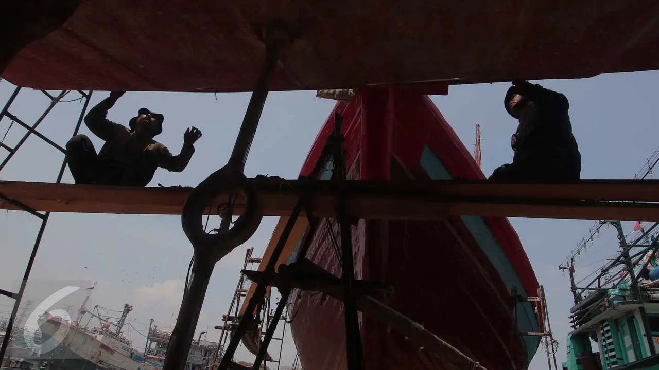 20151109-Perawatan Kapal-Muara Angke-Jakarta-Angga Yuniar
