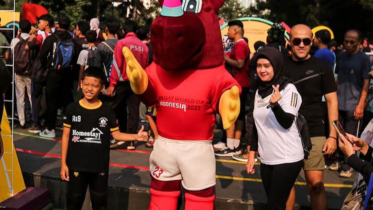 Tak hanya trofi, Bacuya sang maskot Piala Dunia U-17 2023 juga menyita perhatian warga.