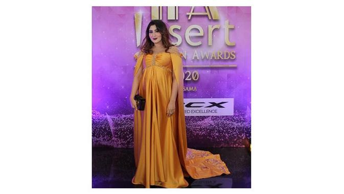 Pamer Perut Buncit, Ini 7 Potret Tania Nadira Hamil Anak Ketiga (Sumber: Instagram/@tanianadiraa)