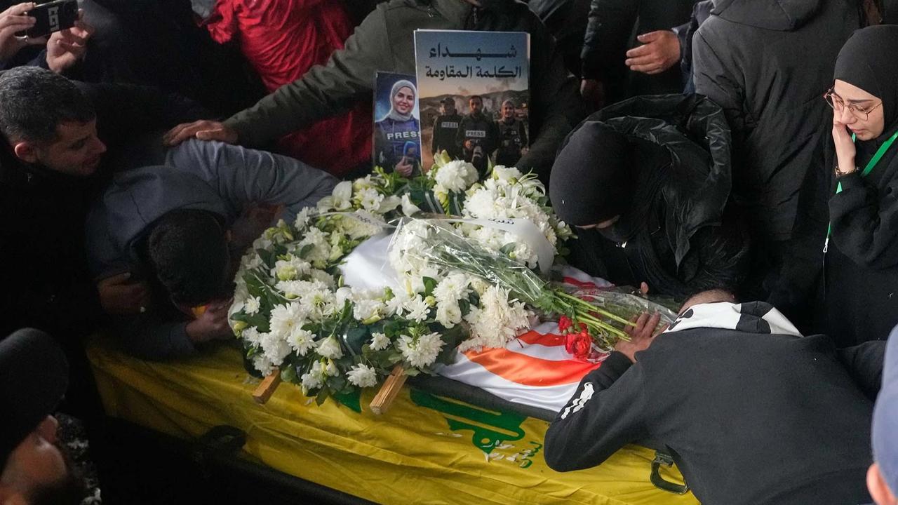 FOTO: : Tiga Jurnalis Tewas dalam Serangan Udara Israel di Lebanon