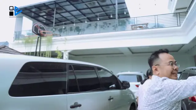 Halaman Rumah Irish Bella dan Haldy Sabri (Foto: YouTube Has Entertainment)