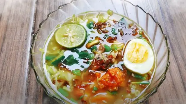 Soto ayam suwir bening