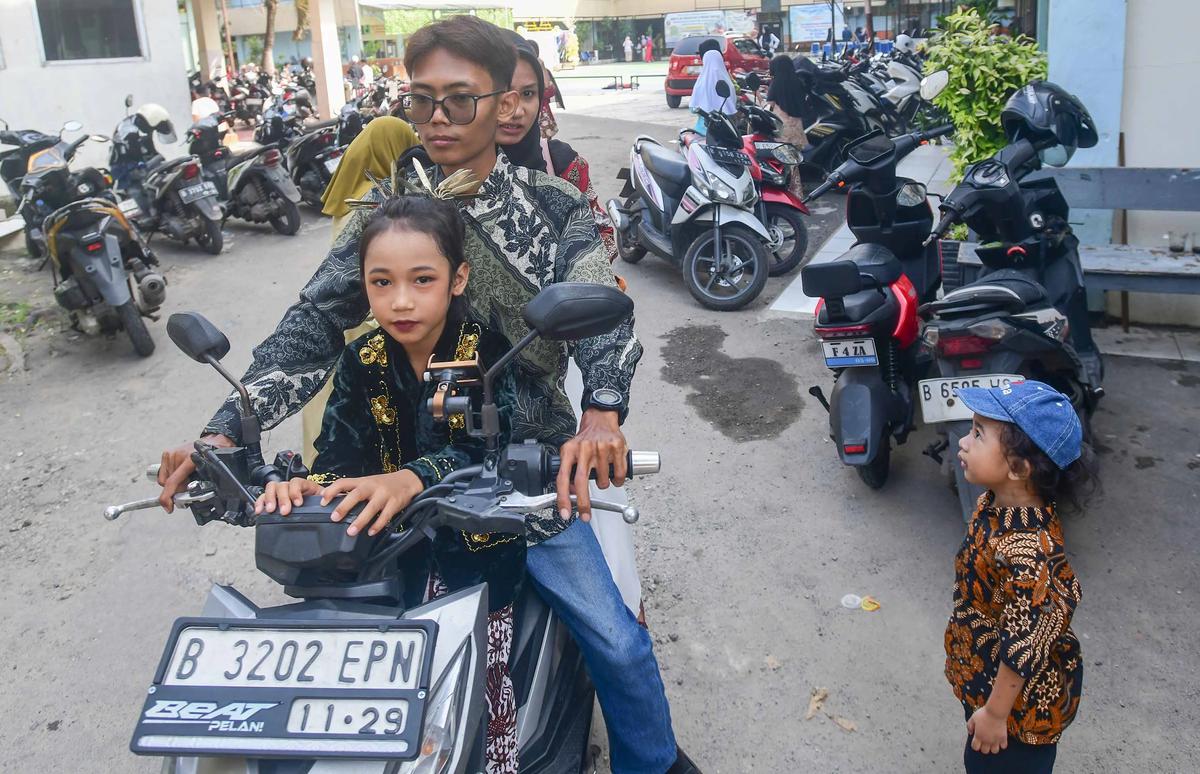 FOTO: Antusias Murid TK Tampil dalam Pergelaran Busana Tradisional Hari Kartini
