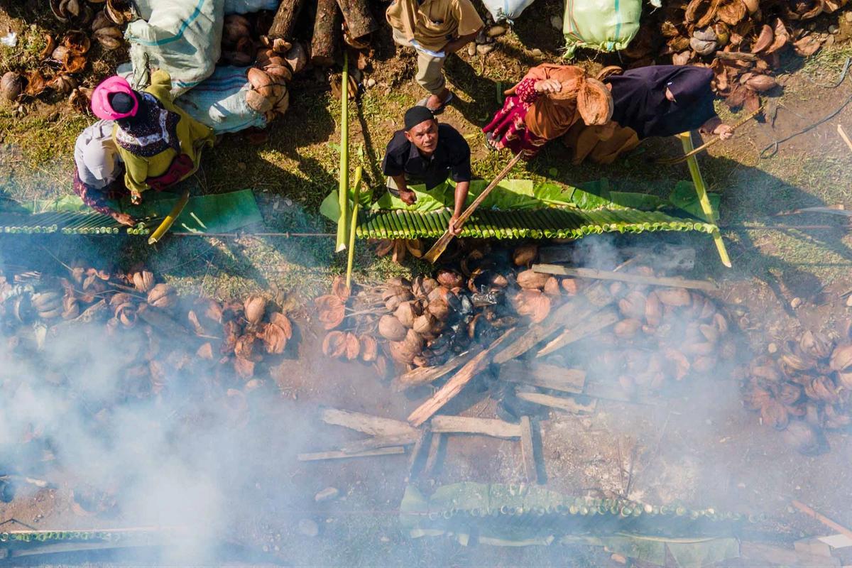 FOTO: Ribuan Warga Abdya Pecahkan Rekor Memasak Lemang Terbanyak