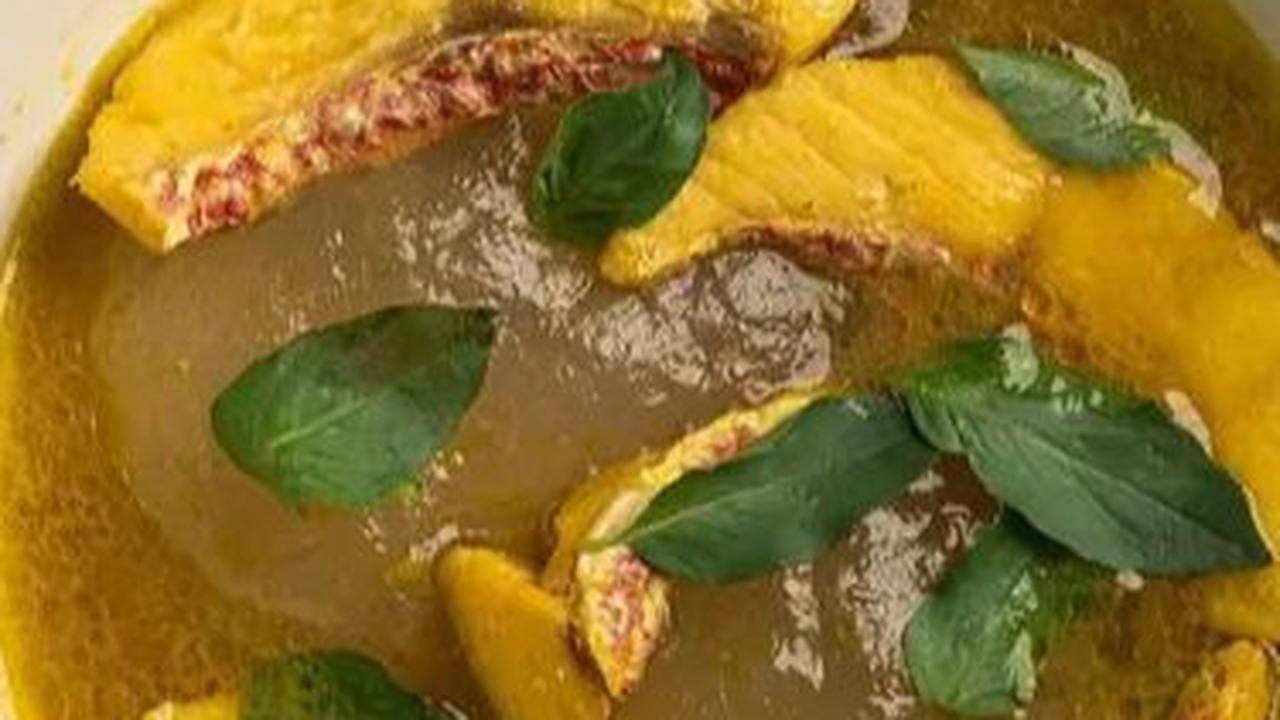 Sebagai masyarakat Indonesia, mari kita terus bangga dengan kekayaan budaya dan kuliner yang dimiliki, termasuk kelezatan dan manfaat papeda yang telah diakui oleh dunia.