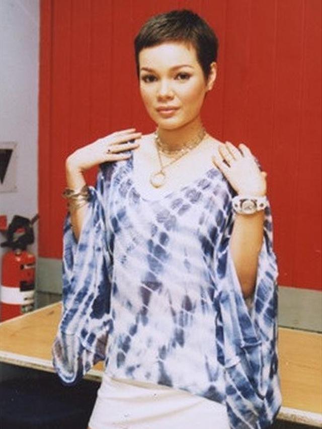 Blasteran Brasil-Indonesia, Ini 6 Potret Transformasi Dewi Sandra dari Kecil hingga Kini